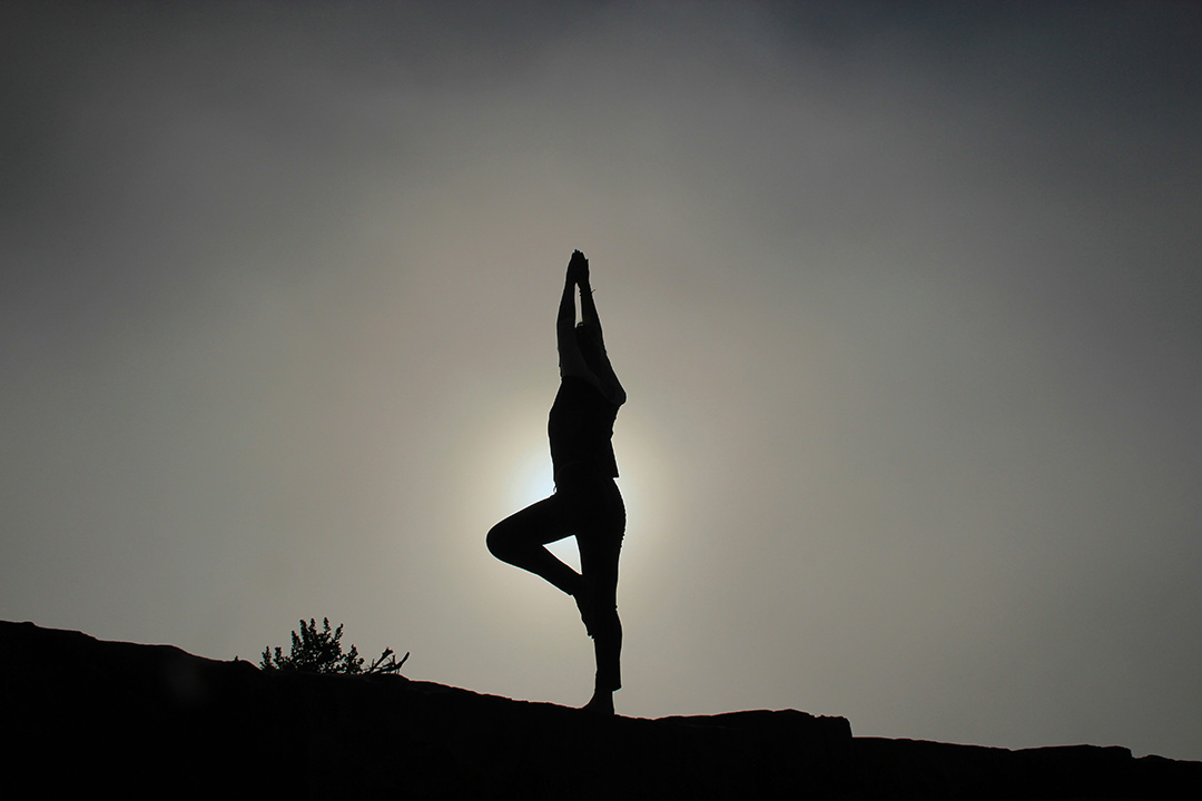 le yoga comme activité physique douce après une séance de kinésiologie